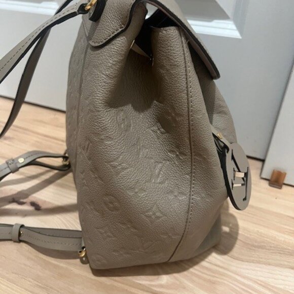 Louis Vuitton Montsouris Backpack - Picture 4 of 9